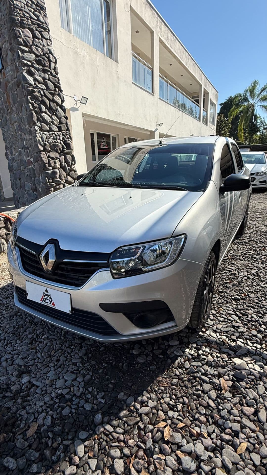 Renault logan life ph2 — foto 1